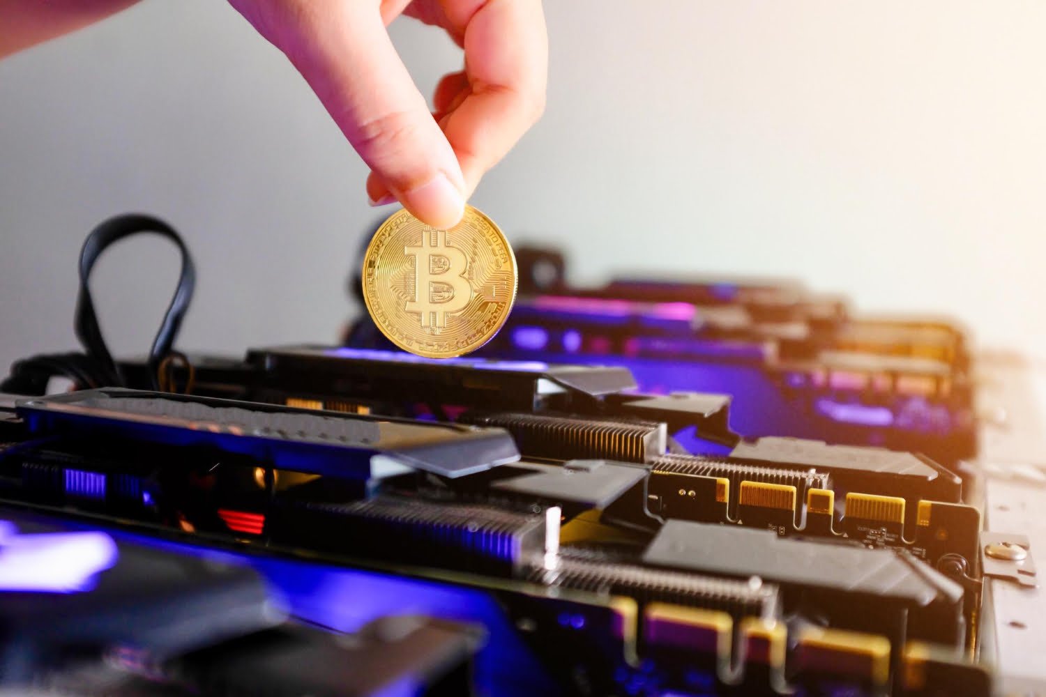 券商中报,密‘集’出炉，18家券商净利同比增速均超20%