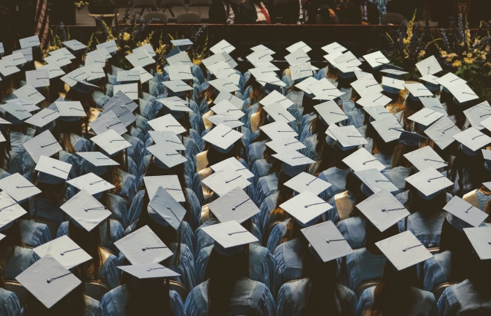 蔚来公司;交出“史上最强”三季报，预计2025年第四季度营收创新高