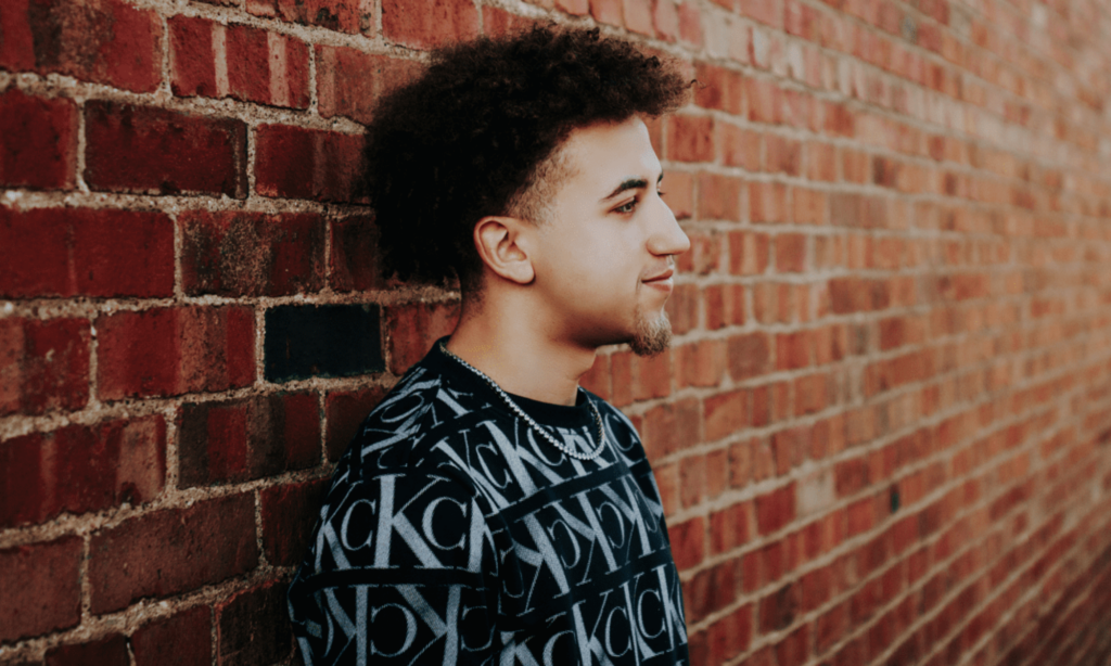 新京‘报’快;评：县级以下禁止开发政务App，为基层“指尖减负”