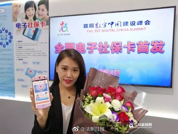 光模?块板块假摔？“易中天”三季报后集体下挫，“光模块ETF”跌逾3%却获资金逆行加仓