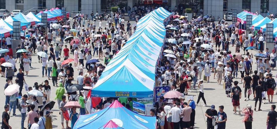 年轻人的第一台轿‘跑’，深蓝L06上市，售价13.29万元起