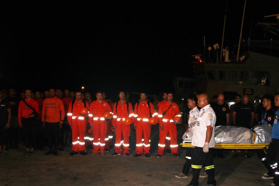 美联储降<息>预期<重>燃黄金战火！央行持续购金引爆年末行情