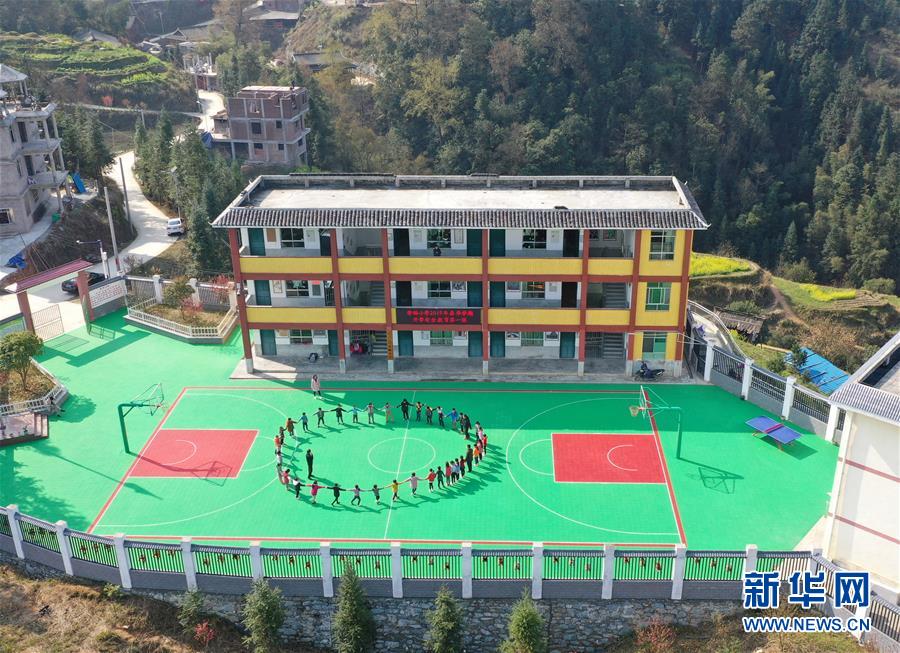 前<三>季度<国>内生产总值1015036亿元 同比增长5.2%