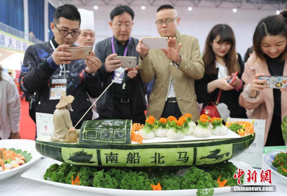 保险!板块震荡拉升 新华保险涨超3%创历史新高