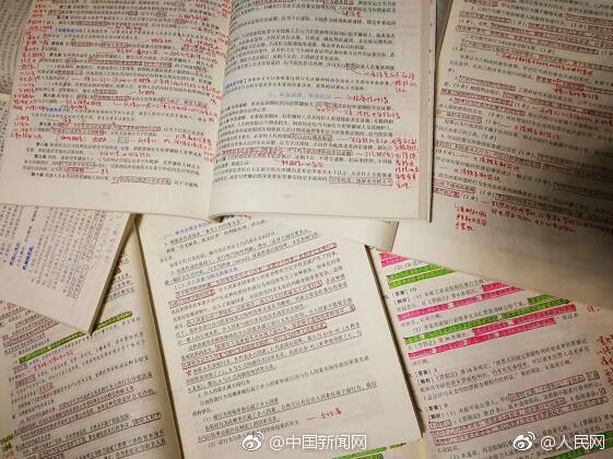 拼;多多市值被阿里大幅甩在身后，较自身高点蒸发超万亿