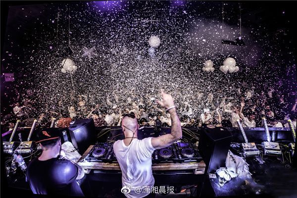 尹烨：如?果有人现在还在迟疑要不要用AI，只能说明你老了