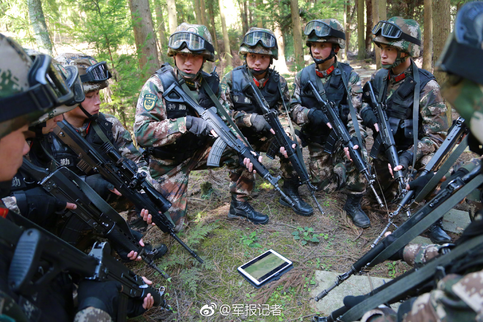 信泰人.寿举牌.华菱钢铁：持股比例达5% 不排除继续增持