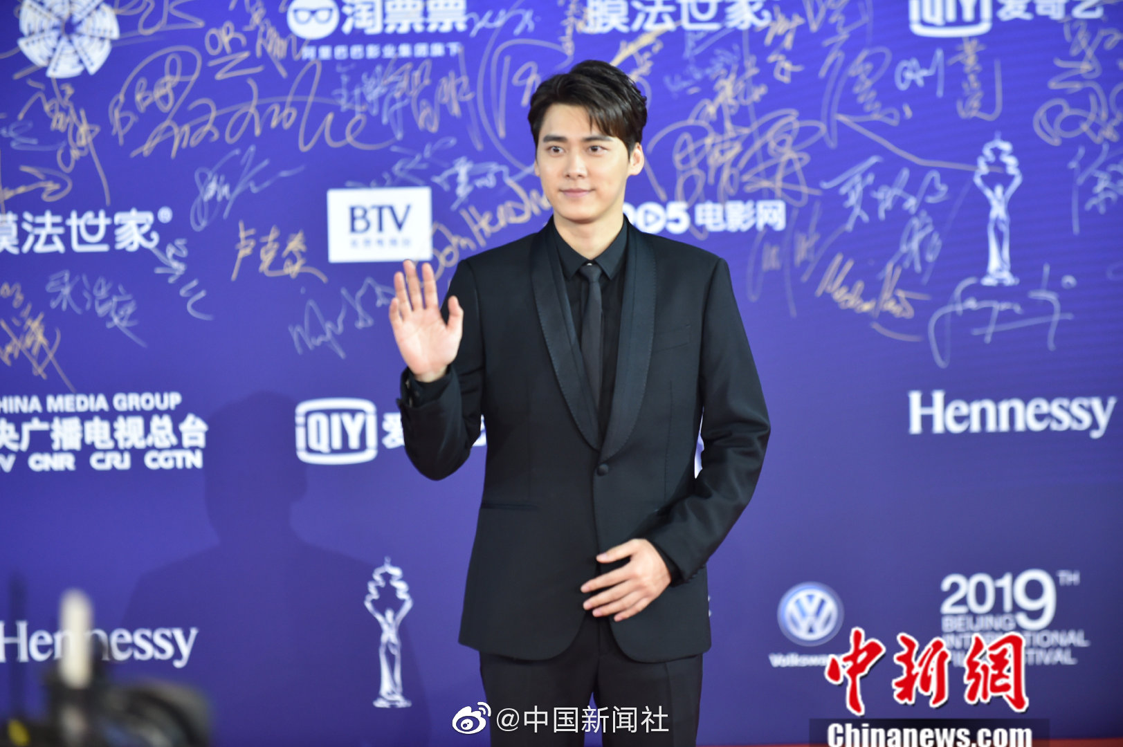 独家｜实,探:罗马仕深圳总部：员工照常办公称“未停工未裁员”，但“精疲力尽”