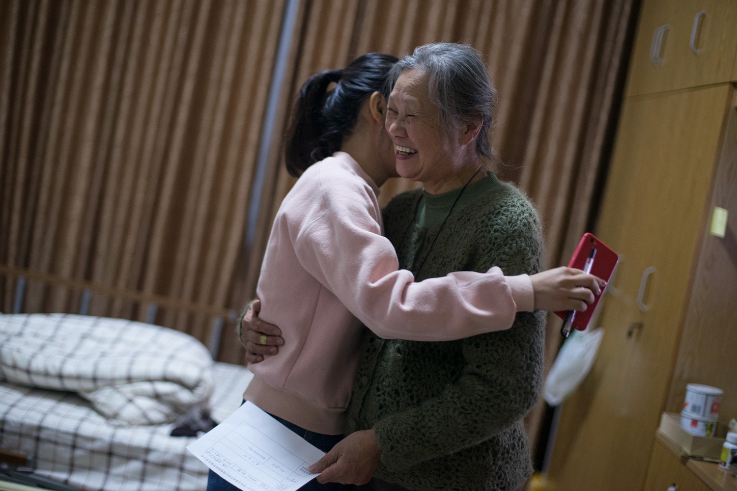 里?昂：料?京东健康第三季收入同比增25% 上调目标价至66港元