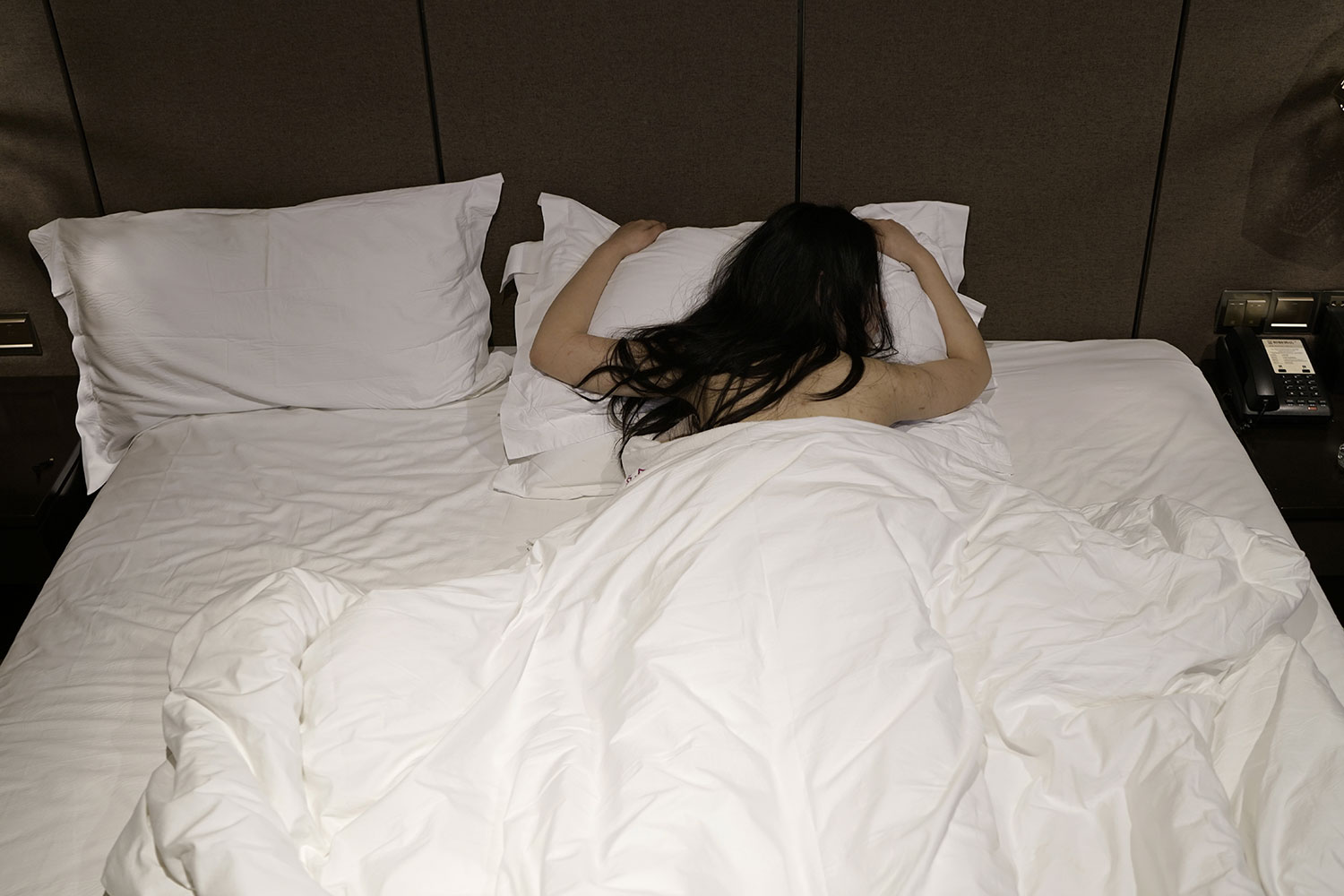 卢伟冰<：>小:米汽车业务下半年有望开始盈利