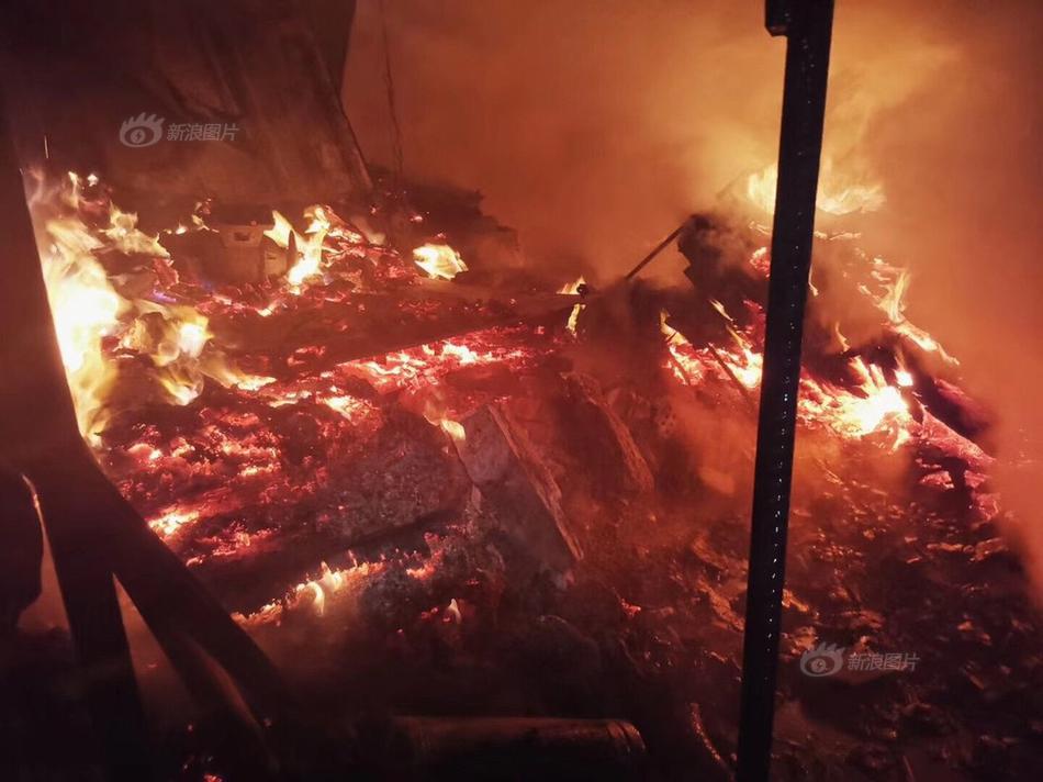 关店百家、还曾卷入骗保案 “大;药房—”股东们齐减持