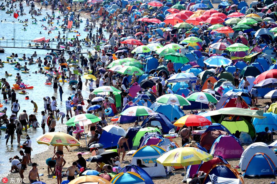 嘉士;伯上调:全年业绩指引下限：高端带动、严控成本，维持谨慎展望