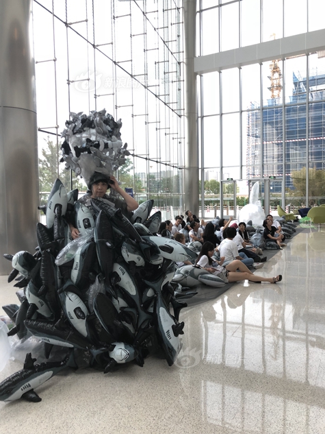 苏?宁易购：:2025 上半年盈利 4869.3 万元，同比增长 230.03%