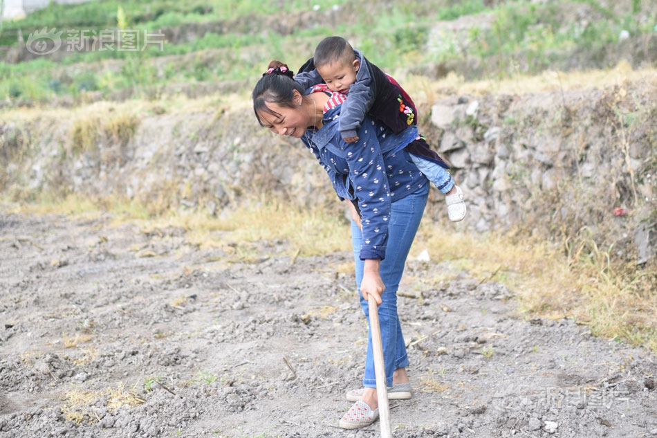 国防军工意外领;跌，512810放量失守10日线，人气逆市高涨！资金连日进场，开始埋伏阅兵行情？