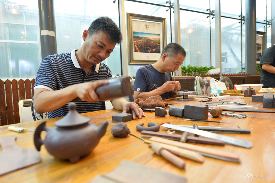 中—兴!通讯港股午后持续拉升 现涨超13%创历史新高