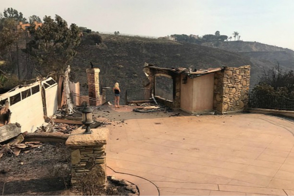 美国政府;将白!银列入关键矿产清单，避险需求回升支撑金价，油价遭供需两面夹击