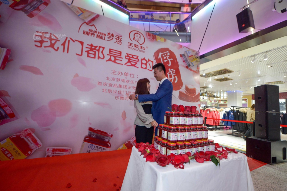 嘉利—国际授出合共7338万份购股权