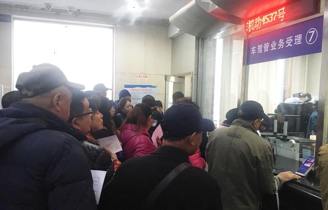 特朗!普声称要罢免的美联储理事丽莎·库克是谁？