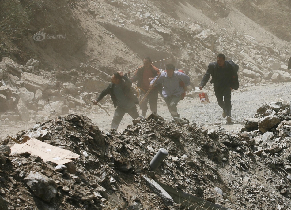 美<国>消费者信心指数8月小幅恶化，通胀预期上升，金价上涨