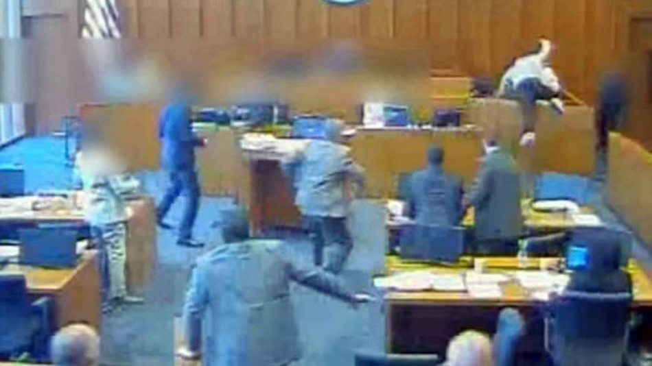 政策落<地>实施<首>日，记者探访多家银行——  个人消费贷款贴息“红包”怎么领（经济聚焦）