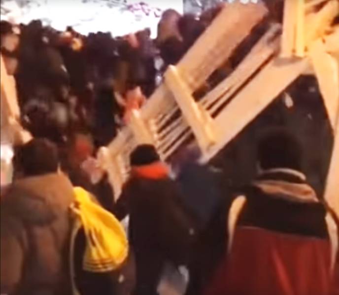 蔚来,计划今年?至明年陆续进入新加坡、乌兹别克斯坦和哥斯达黎加市场，进一步拓展全球业务