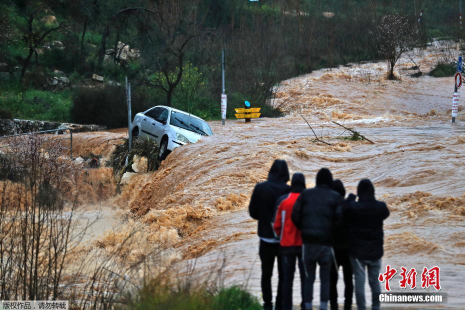 中<美>同意举行新一轮经贸磋商 恒生科技ETF（513130）成交强势放量
