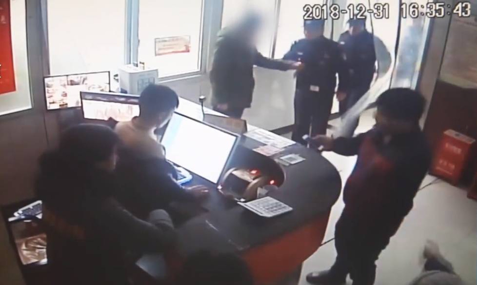 南芯电源‘方’案落地夸克 AI 眼镜，双电池并联与长续航一并解决