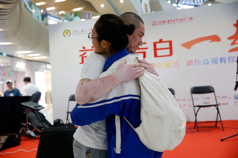 从董宇<辉>到孙东旭，「好聚好散」之后，东方甄选还剩下什么？