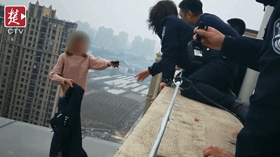 新浪财经APP—期货社区：在信?息的海洋中，打造您的专属决策灯塔