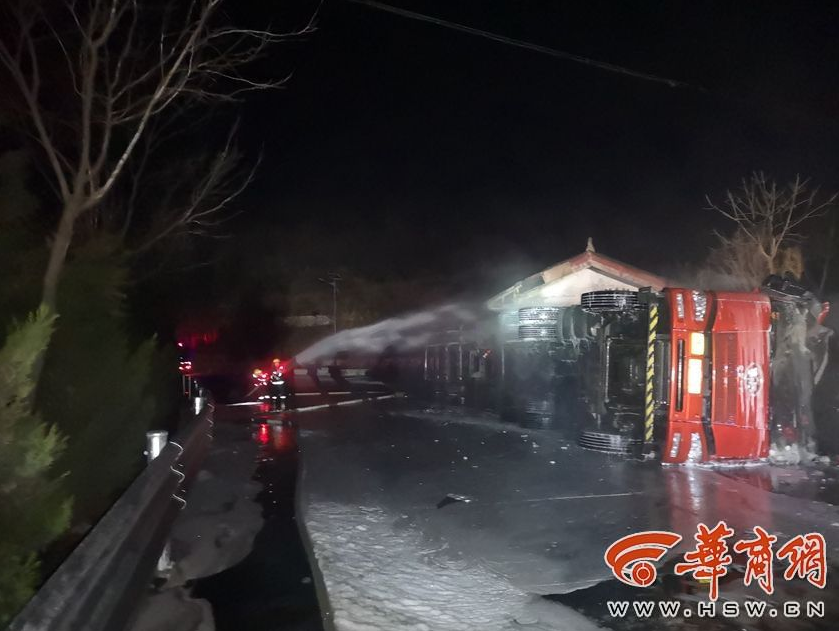 华,为擎云 W<5>15y / W585y 台式机发布，适用于 UOS V20、KOS V10