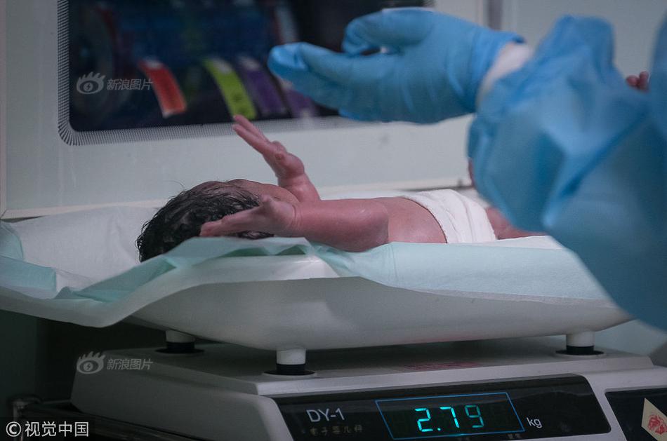 大模;型高效微调新突破，奇富科技PrAd框架入选EMNLP 2025