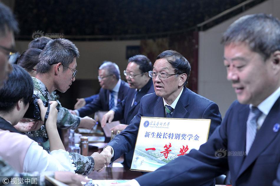 美国<铸>币;局停止铸造硬币，银行与零售商陷入“零钱荒”