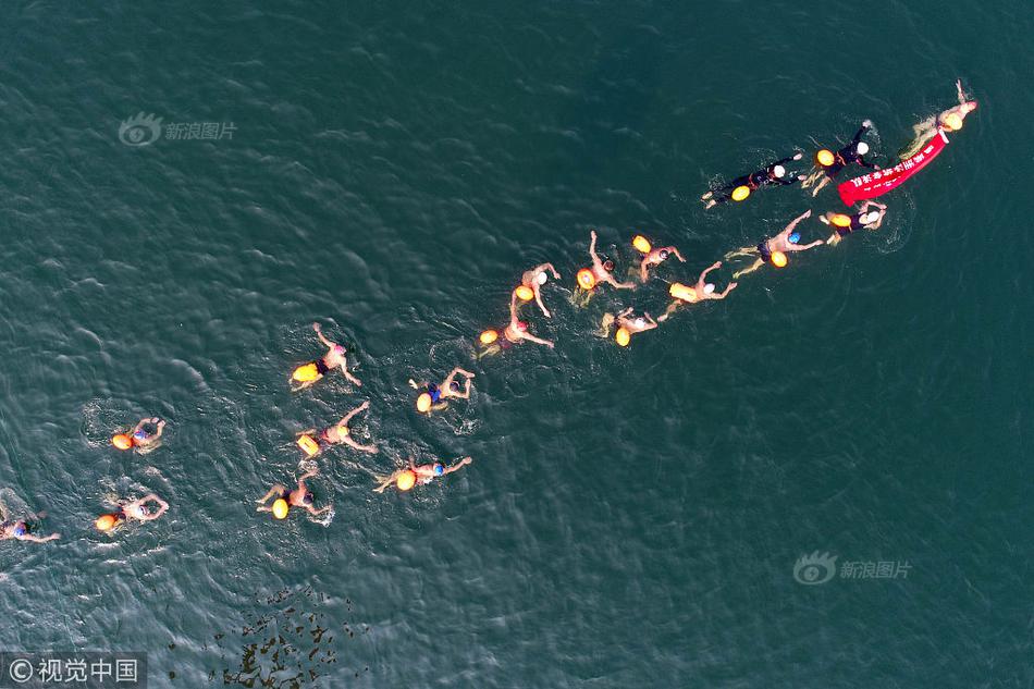 美元“贬值交‘易’”：黄金、美债为何齐涨？