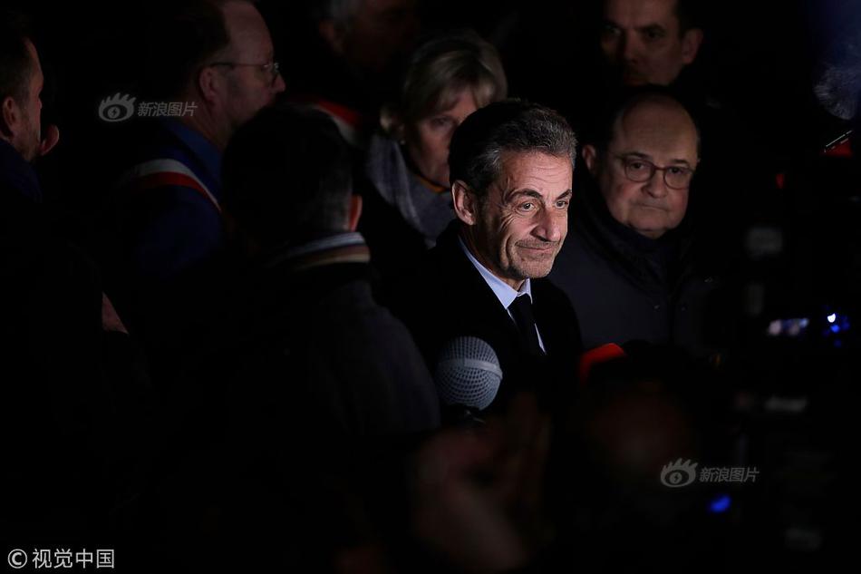 凯度集!成:灶遭消费者投诉，被指使用未满一年屏幕黑屏