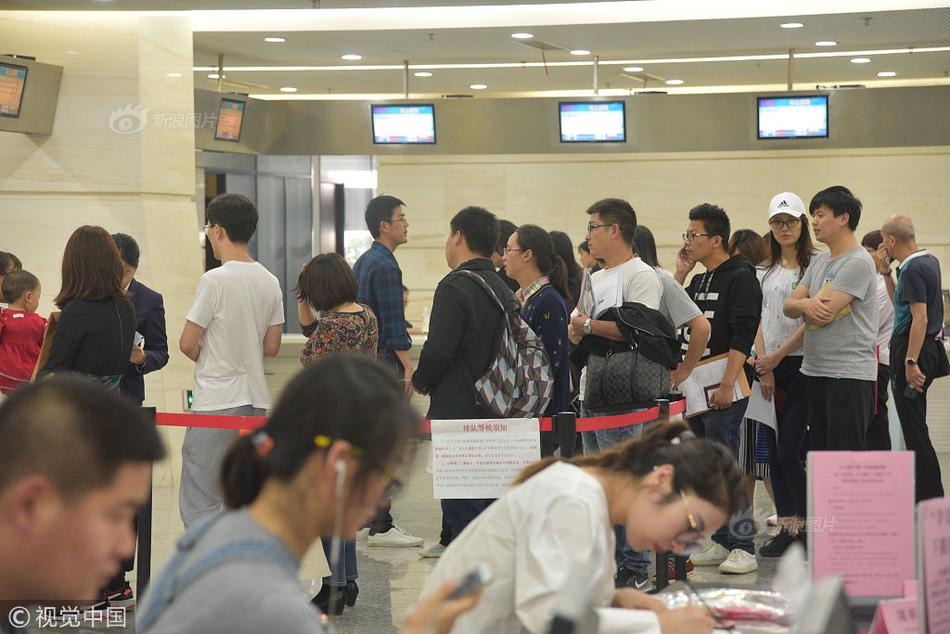 甲骨文.预计2030;财年云计算营收达1660亿美元，占总营收近75%