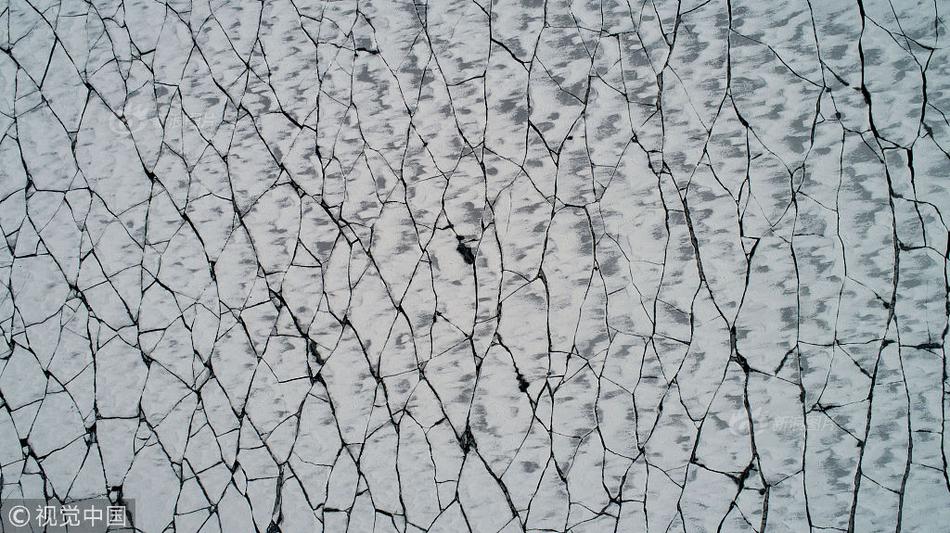 老铺黄!金‘午’前涨超4% 机构看好其下半年新开门店贡献