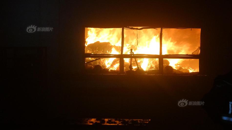 营收狂!飙2.7%破1500亿！吉利汽车卖爆了，股价却为啥不涨？