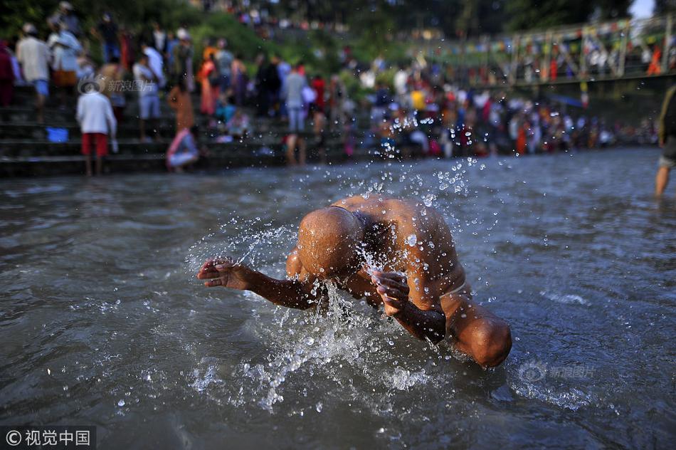 小!红书概念下跌1.62% 7股主力资金净流出超亿元