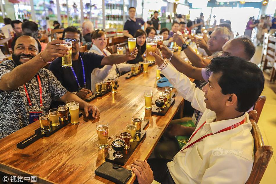 高知特上调2025年业绩指引 AI驱动大额订单功不可没