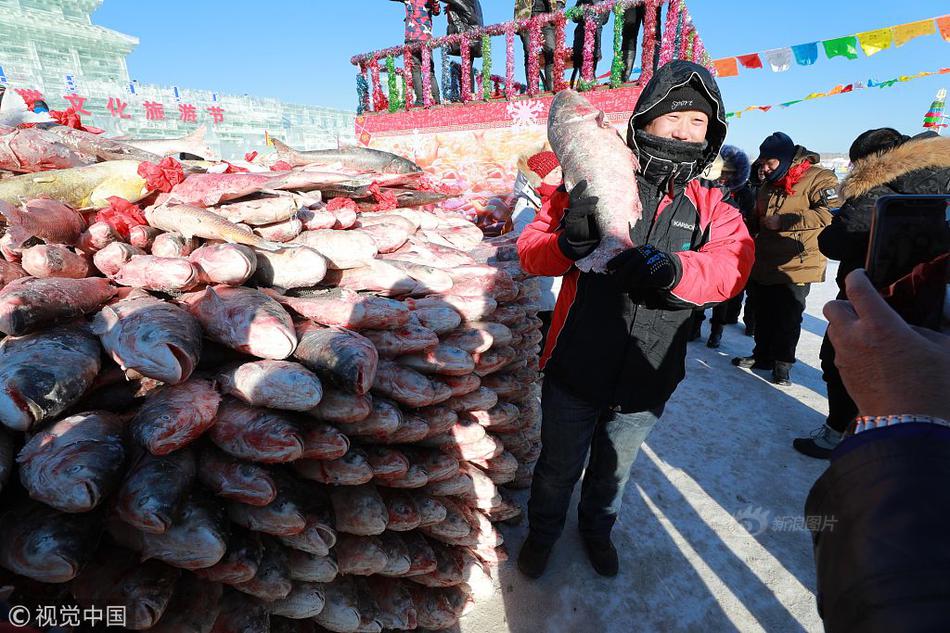 快讯：<恒>指‘高’开1.28% 科指涨2.06% 科网股普涨 芯片股高开 中资券商股活跃