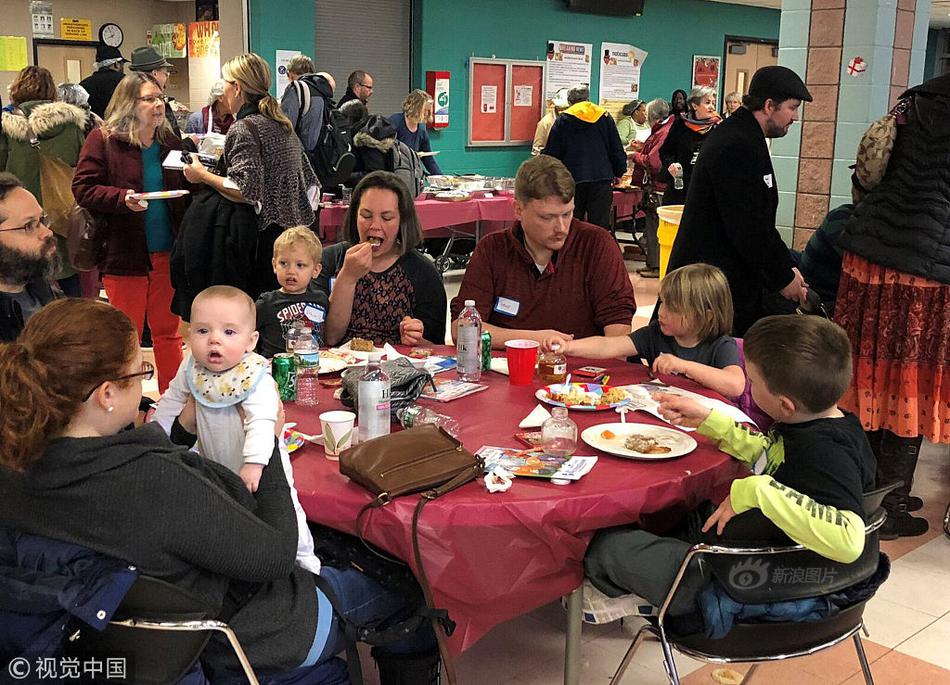 泡泡玛特泰国店被指撞脸名创优品，双方暂无回应