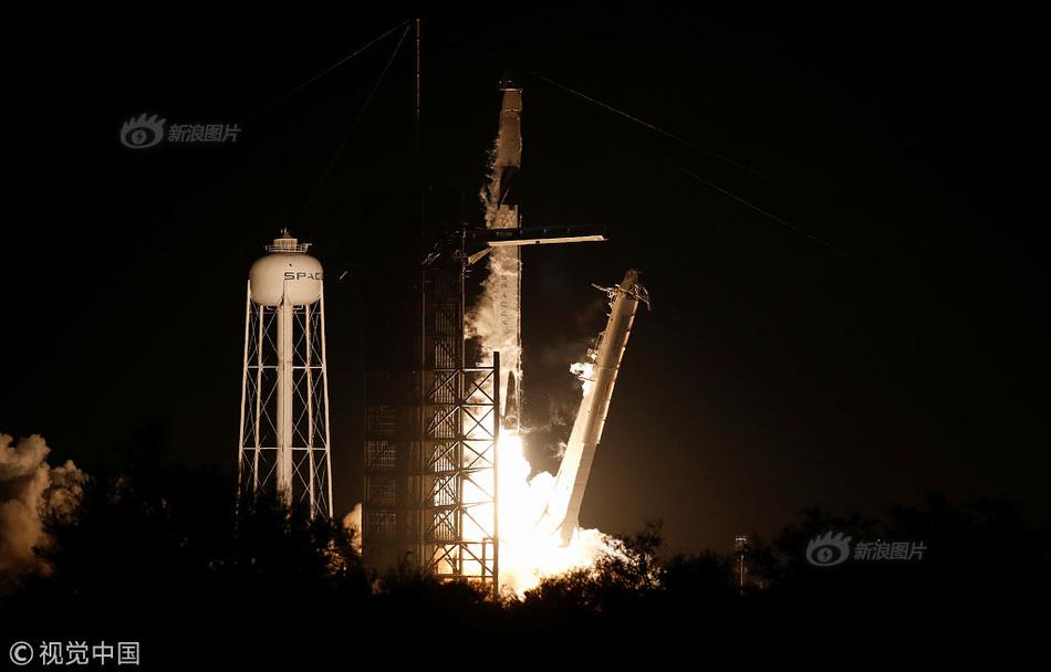 中国‘诚’通发展集团附属就若干太阳能发电设备等订立租赁资产转让协议