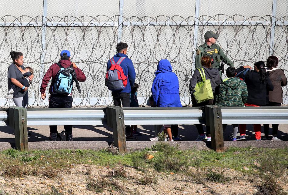 电,网设备股持续下跌 泰永长征跌停