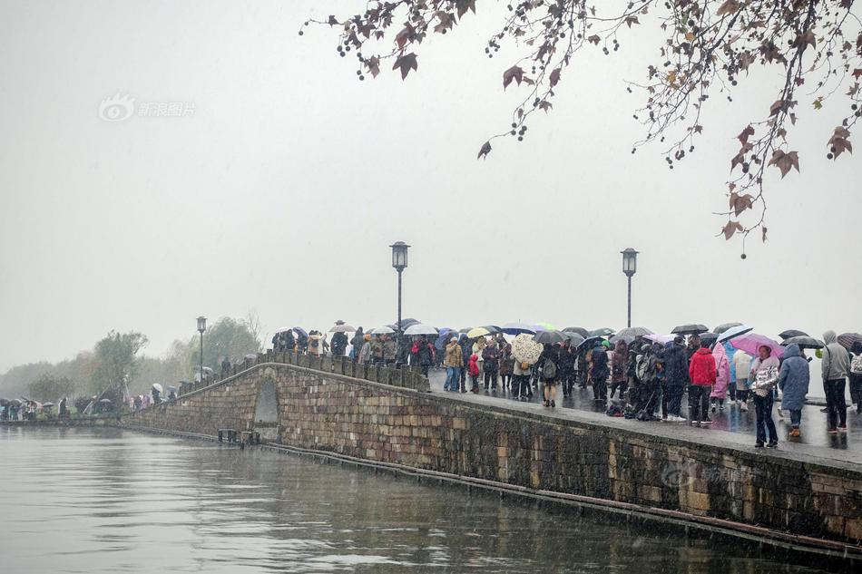 28‘0’亿，?江苏夫妇IPO敲钟了