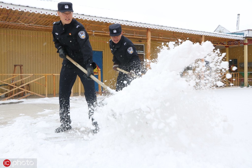 收<盘>：纳指与标普500再创新高 CPI数据强化降息预期
