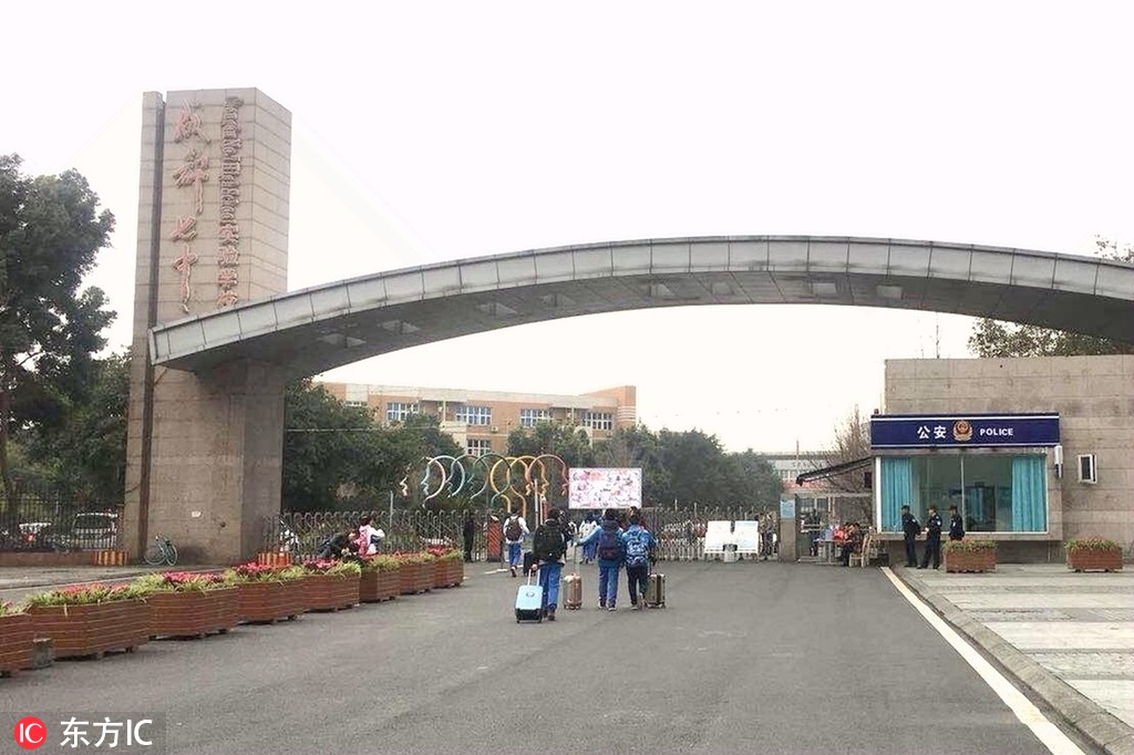 游?客,发视频称遭遇21474836.47元停车费，瓦屋山景区：应是景区外的停车场，发布者或为博关注