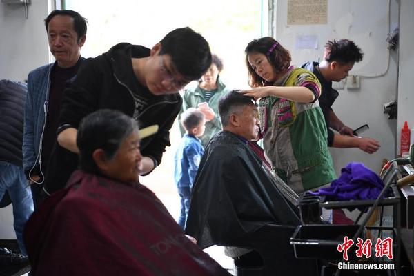 大摩<：>升长实集团目标价至39港元 料派息将会增加