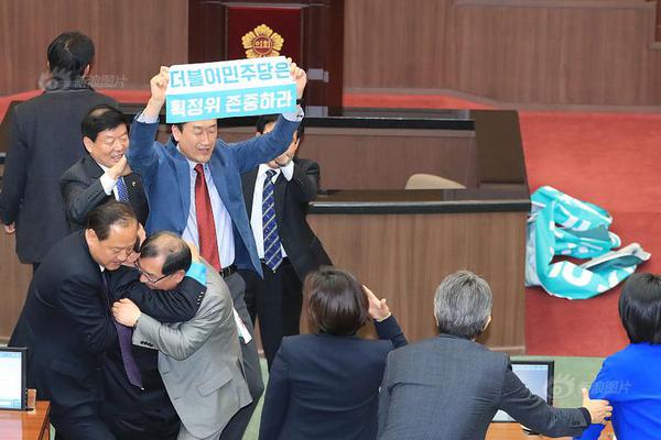 达,利欧出售其,在桥水基金的最后剩余股份，退出对冲基金董事会