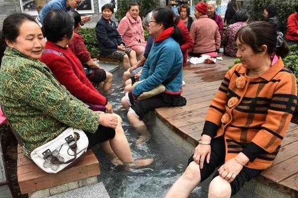 8:月末我国外汇储备规模升至33222亿美元