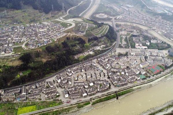 房:地产政策持,续优化，市场回稳值得期待